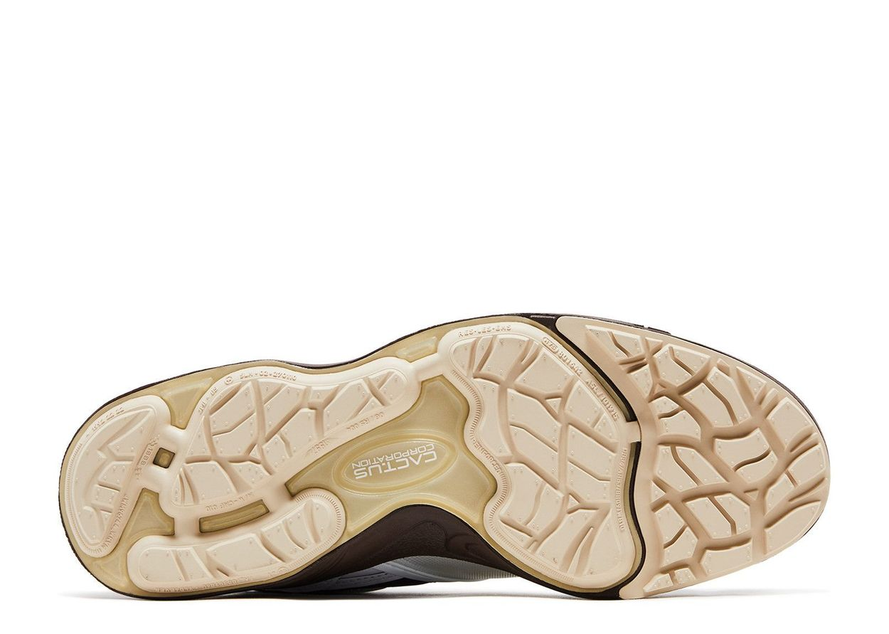 TRAVIS SCOTT x NIKE ZOOM FIELD JAXX