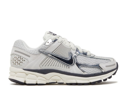 NIKE VOMERO 5 PHOTON DUST METALLIC SILVER