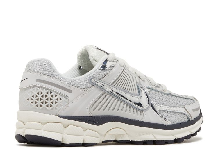 NIKE VOMERO 5 PHOTON DUST METALLIC SILVER