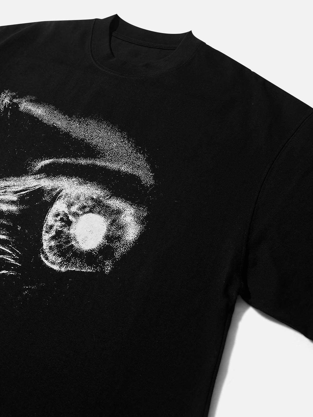BLACK WHITE EYE T-SHIRT