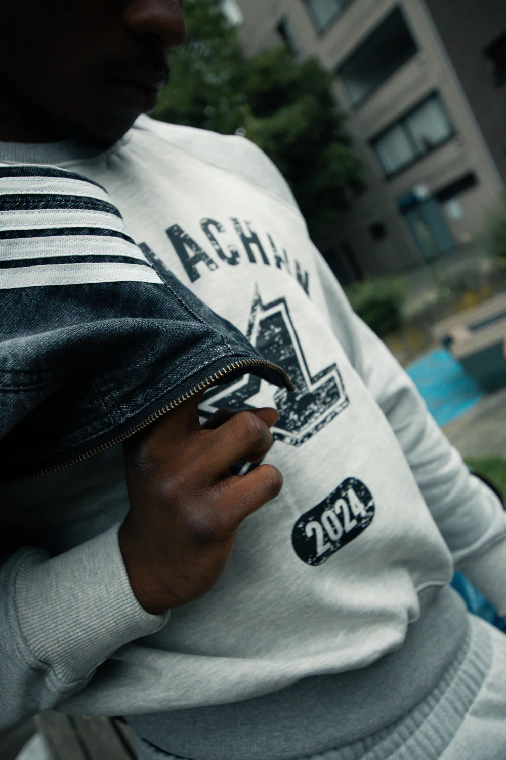 LUKAMACHAIN 24 GREY SWEATER
