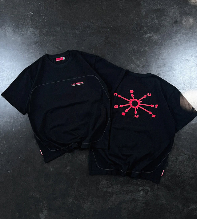 NEUFDEUX DEVISION TEE BLACK